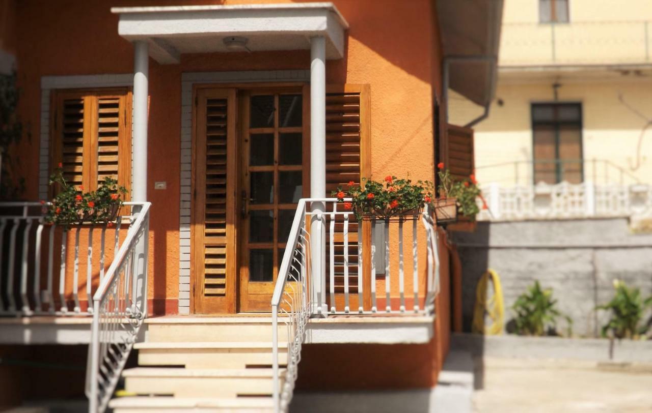 Domus Tua Bed & Breakfast Pietrelcina Exterior foto